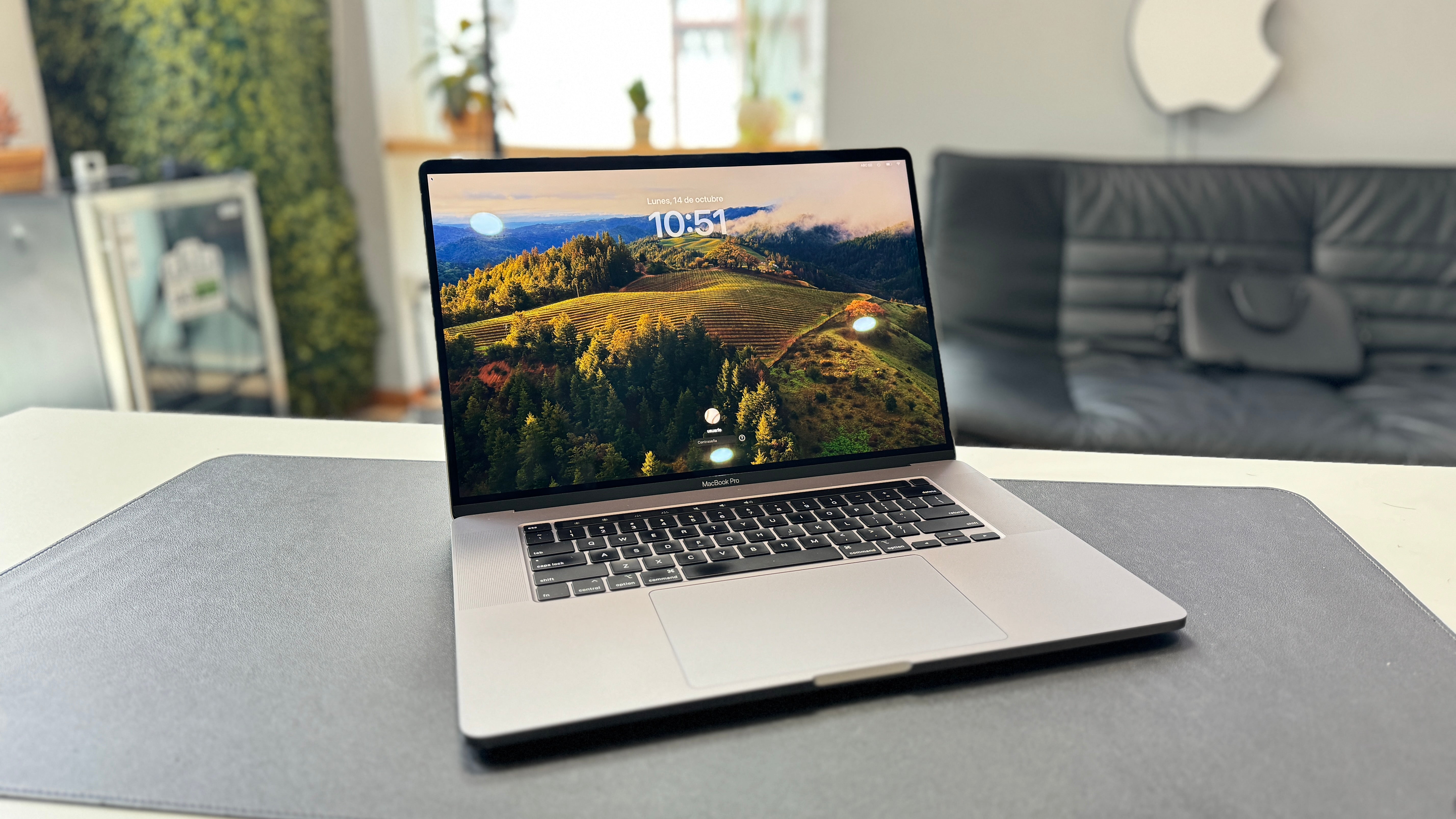 Macbook Pro 2019 16" 32GB RAM i7 500GB SSD Q7,799