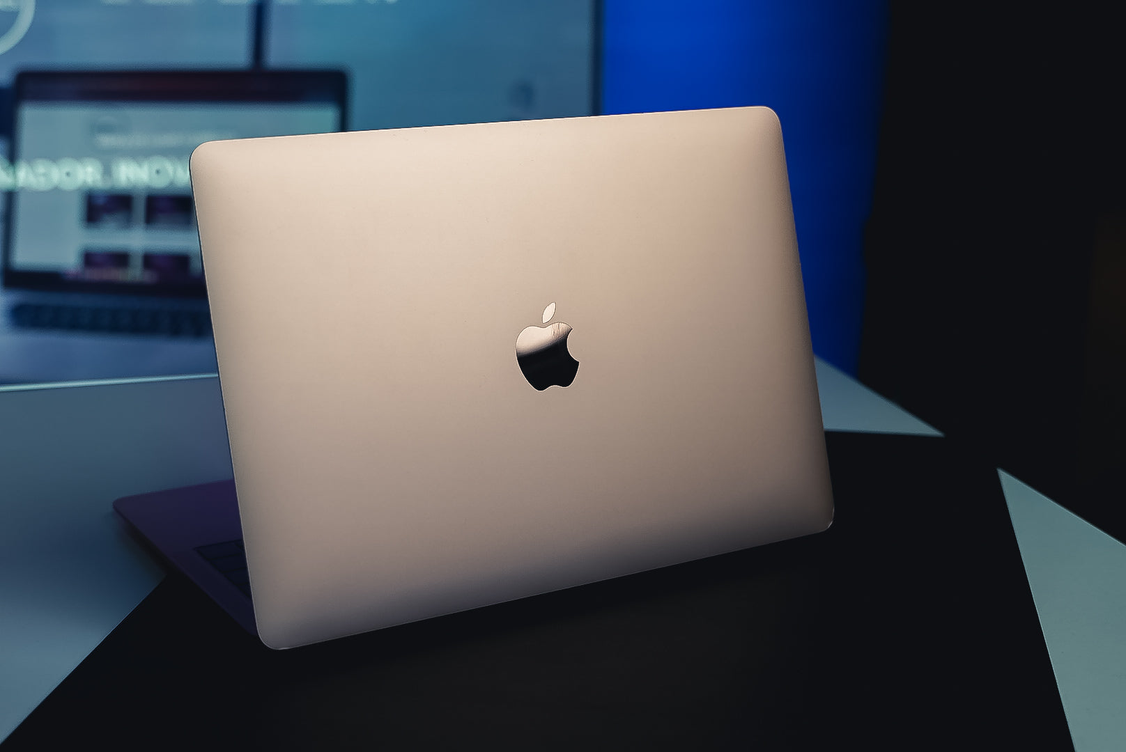 Macbook Air 2019 13" Q3,899